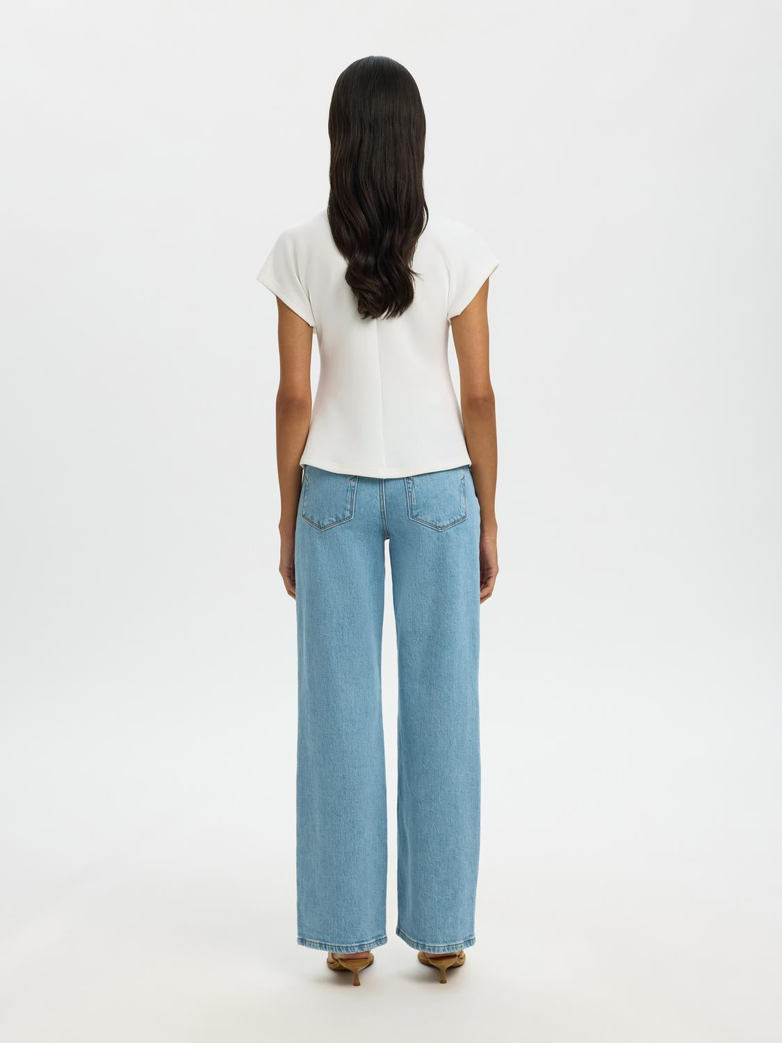 model_shot-back